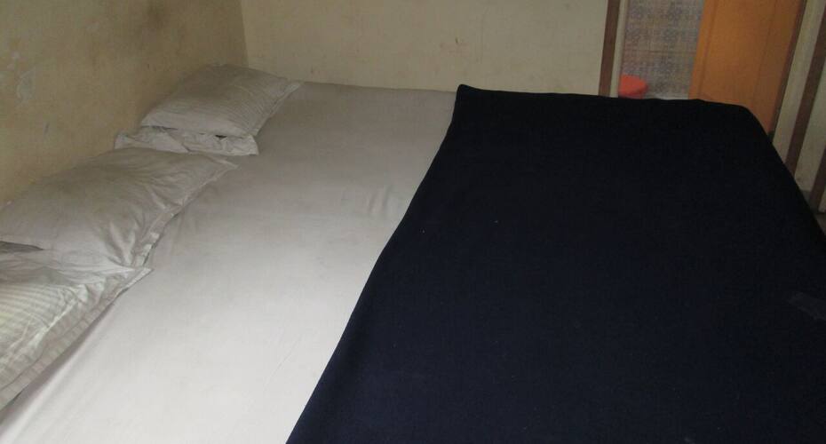 Hotel Dwarka Guest House, Shirdi 4